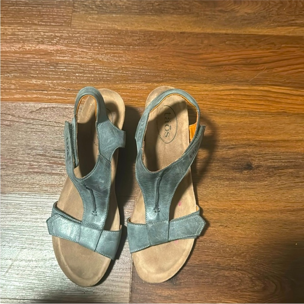 Taos Footwear Women's Luvie Steel leather  Sandal 10-10.5 US comfort shoes